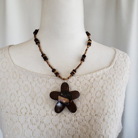 Wood and mother of pearl Flower Power beaded necklace - Picture 1 of 9